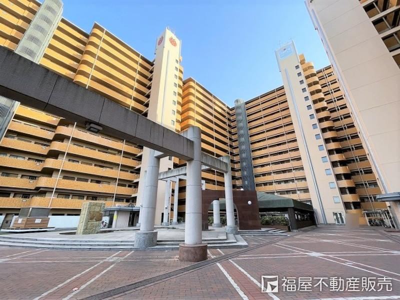 3LDK apartment in Neyagawa, Osaka - Photo 1
