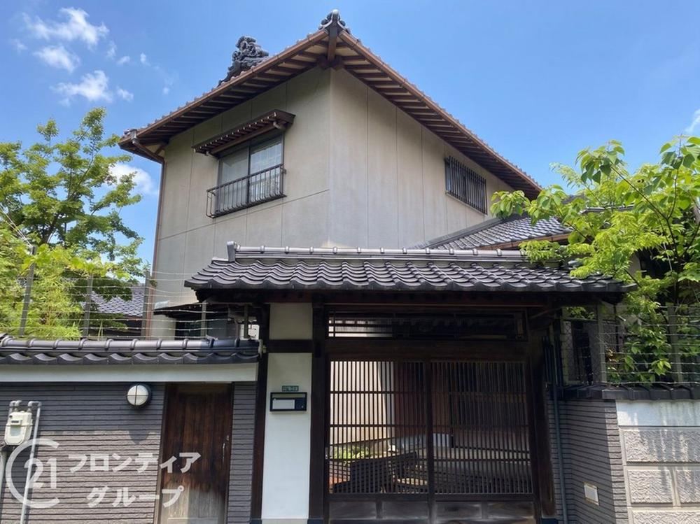 8LDK house in Katano, Osaka - Photo 1
