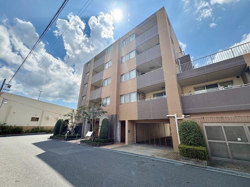 3LDK apartment in Toyonaka, Osaka - Photo 1