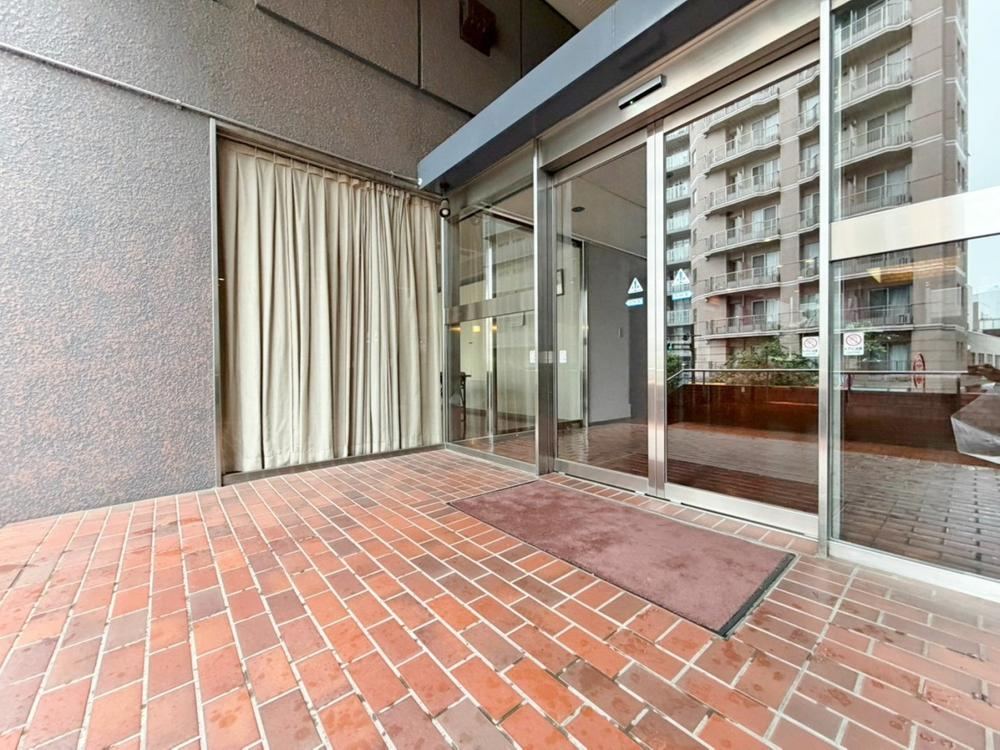 2LDK apartment in Shinjuku Ward, Tokyo - Photo 1