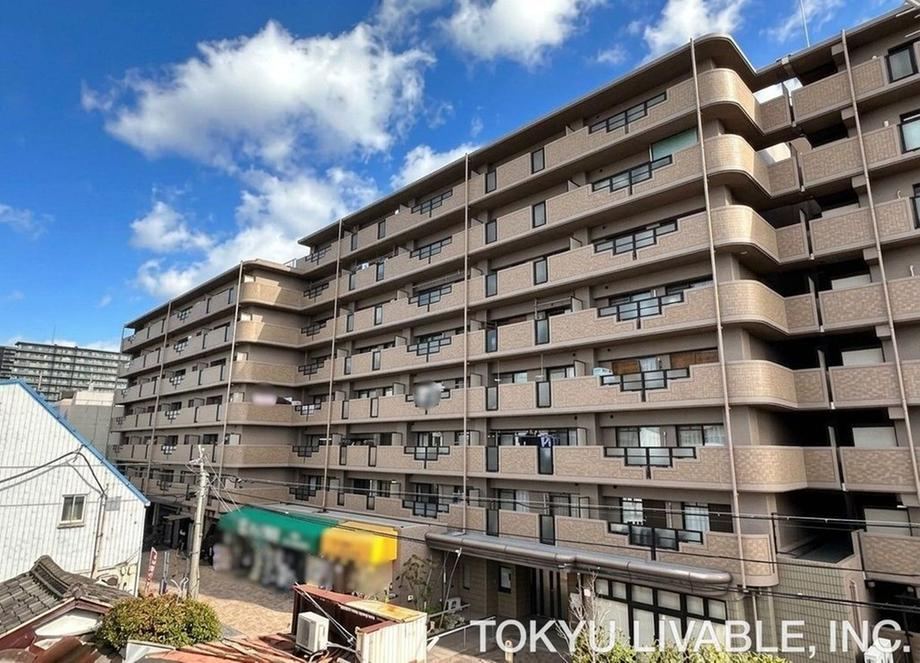 3LDK apartment in Higashiosaka, Osaka - Photo 1