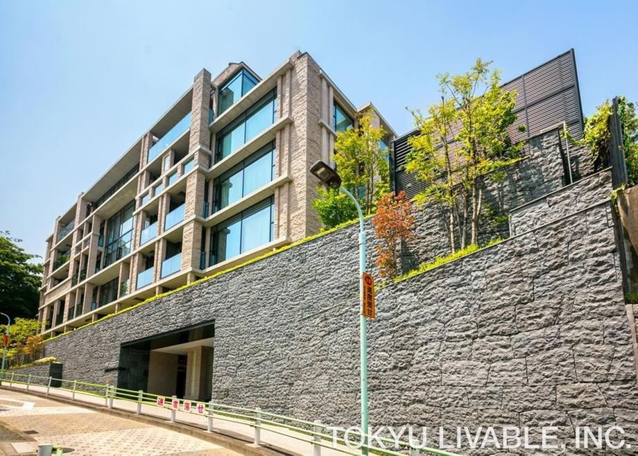 1LDK apartment in Minato Ward, Tokyo - Photo 1