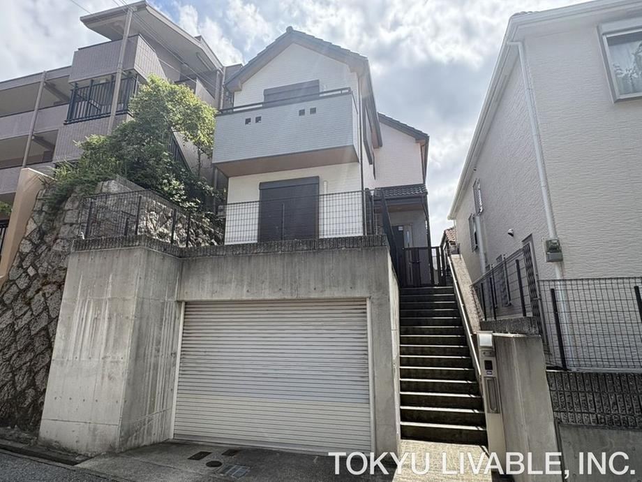 4LDK house in Higashinada Ward, Kobe, Hyogo - Photo 1