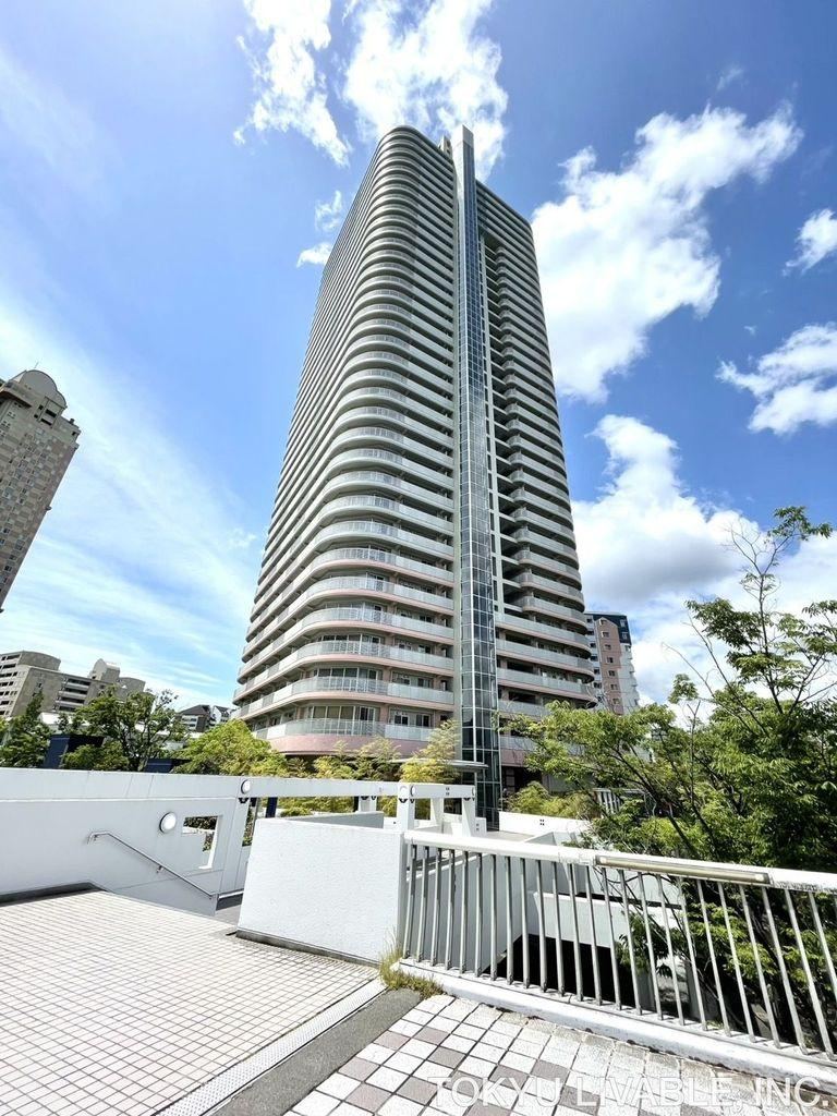 3LDK+S apartment in Higashinada Ward, Kobe, Hyogo - Photo 1