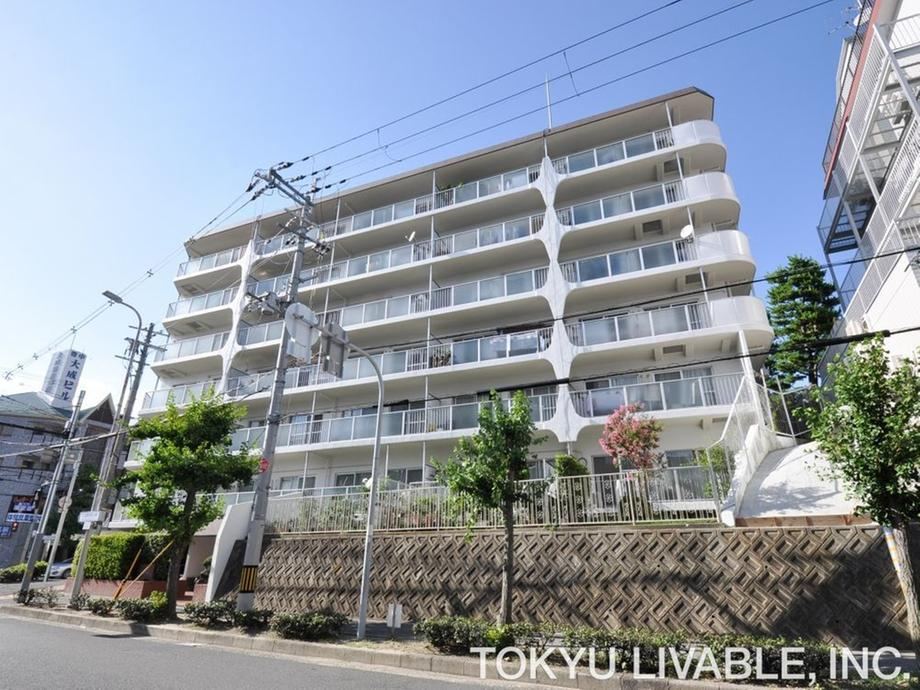 3LDK apartment in Toyonaka, Osaka - Photo 1