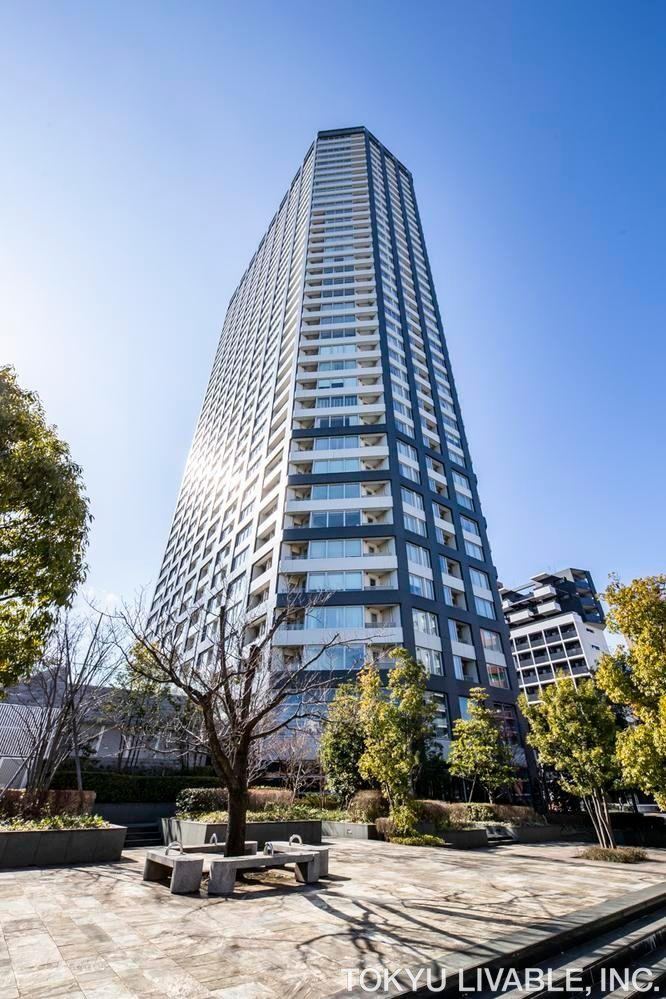 3LDK apartment in Shinjuku Ward, Tokyo - Photo 1