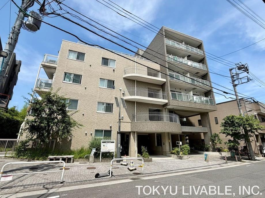 1LDK apartment in Shinjuku Ward, Tokyo - Photo 1