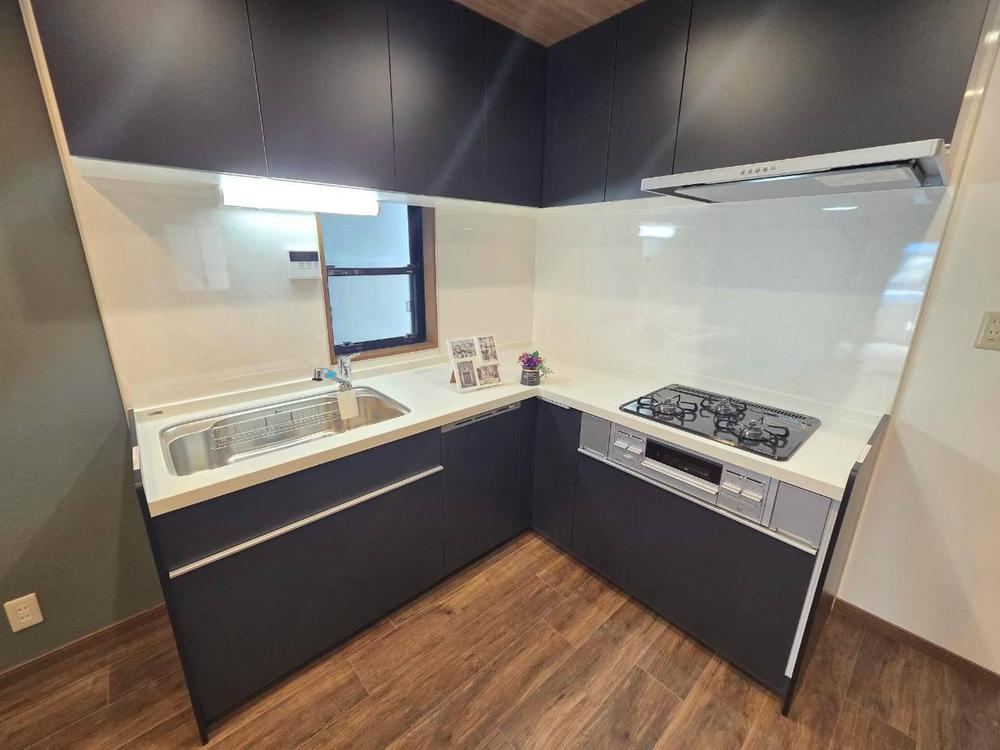 4LDK house in Kadoma, Osaka - Photo 1
