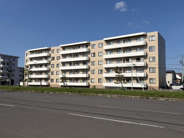 4LDK apartment in Tomakomai, Hokkaido - Photo 1