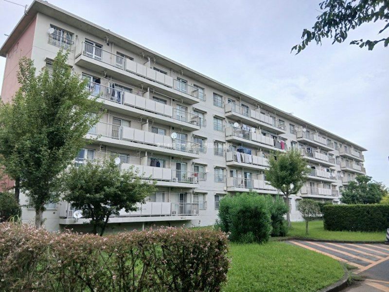 2LDK apartment in Mihama Ward, Chiba - Photo 1