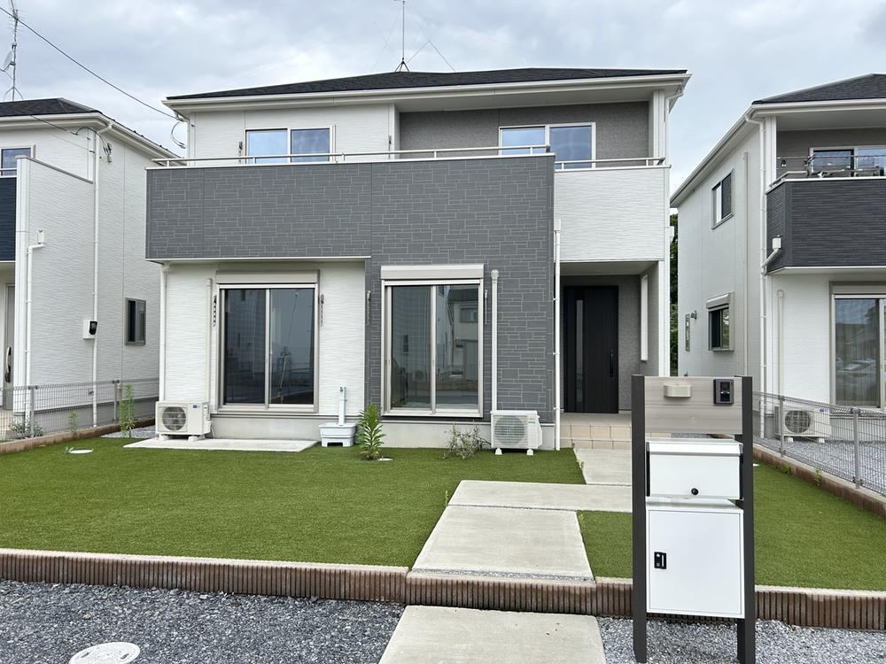 4LDK house in Kazo, Saitama - Photo 1