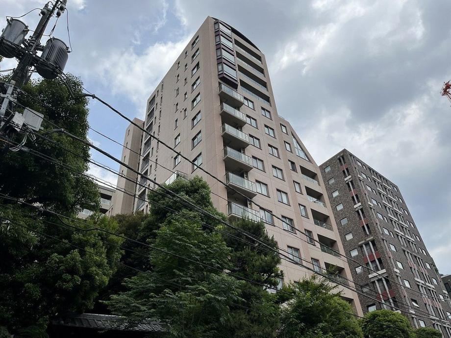 2LDK apartment in Chiyoda Ward, Tokyo - Photo 1