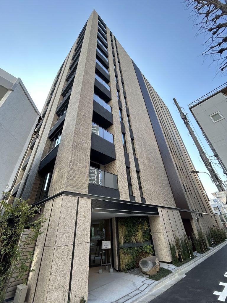 2LDK apartment in Minato Ward, Tokyo - Photo 1