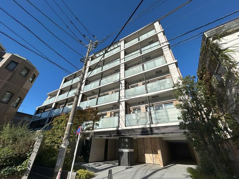 1LDK apartment in Shibuya Ward, Tokyo - Photo 1