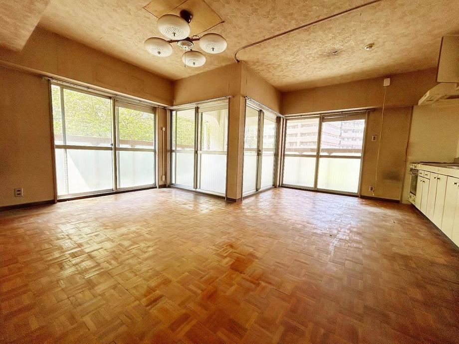 4LDK apartment in Takarazuka, Hyogo - Photo 1