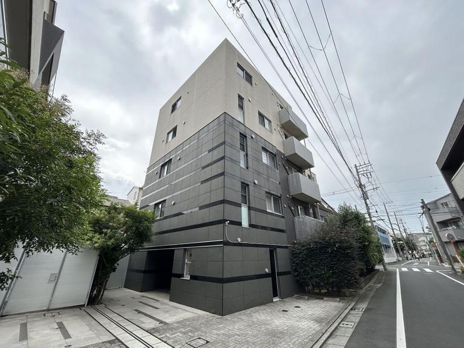 2LDK apartment in Meguro Ward, Tokyo - Photo 1