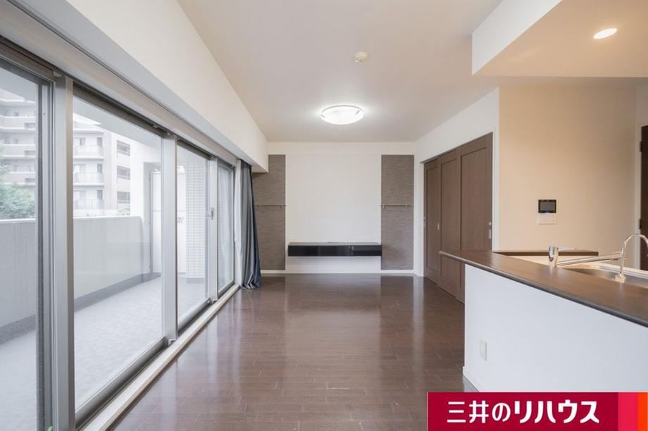2LDK+S apartment in Tennoji Ward, Osaka - Photo 1