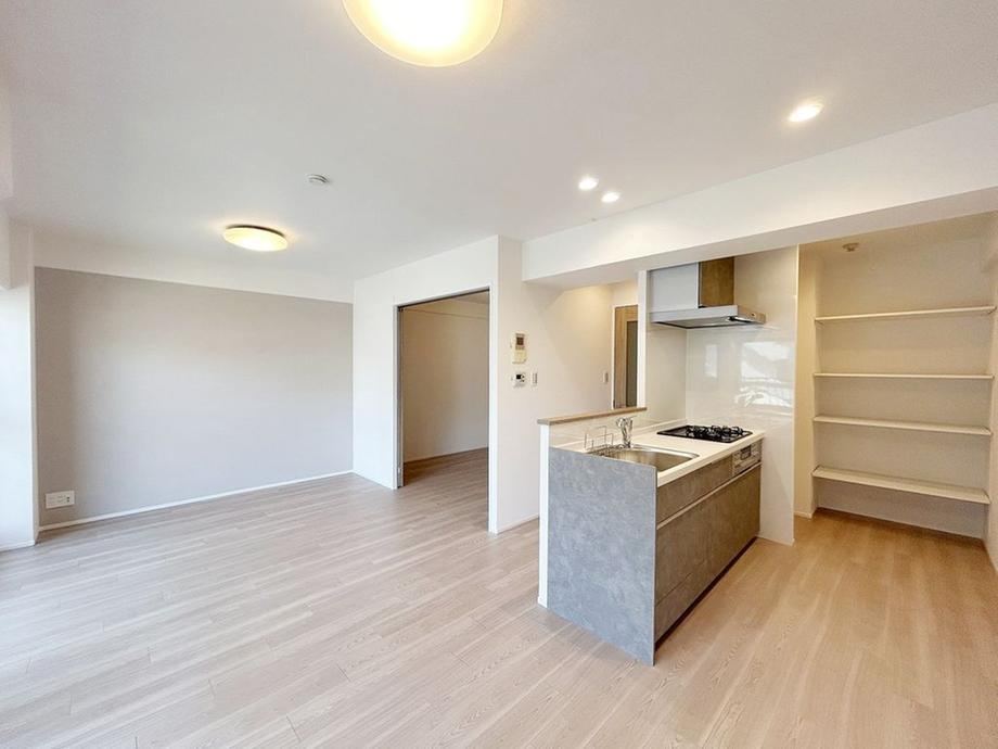 2LDK+S apartment in Nishiyodogawa Ward, Osaka - Photo 1