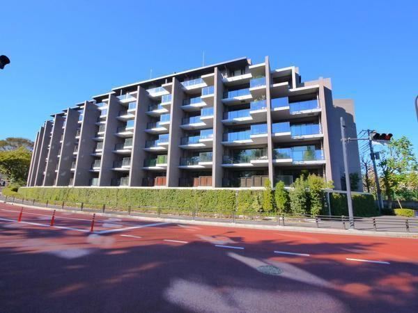 2LDK+S apartment in Shinjuku Ward, Tokyo - Photo 1