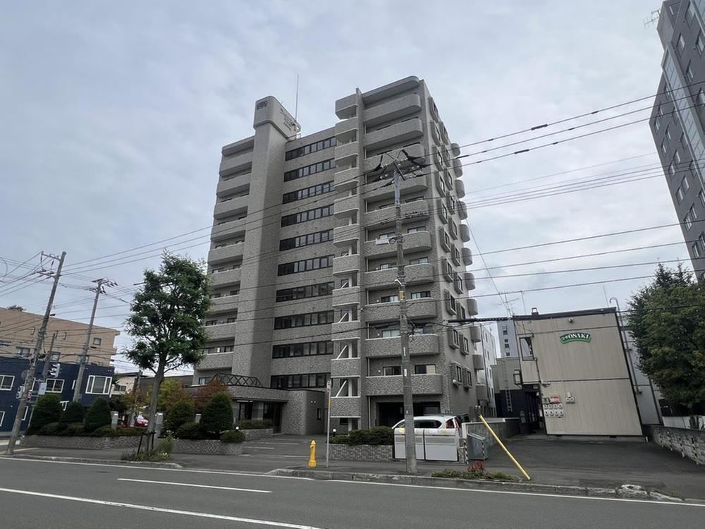 3LDK apartment in Chuo Ward, Sapporo, Hokkaido - Photo 1