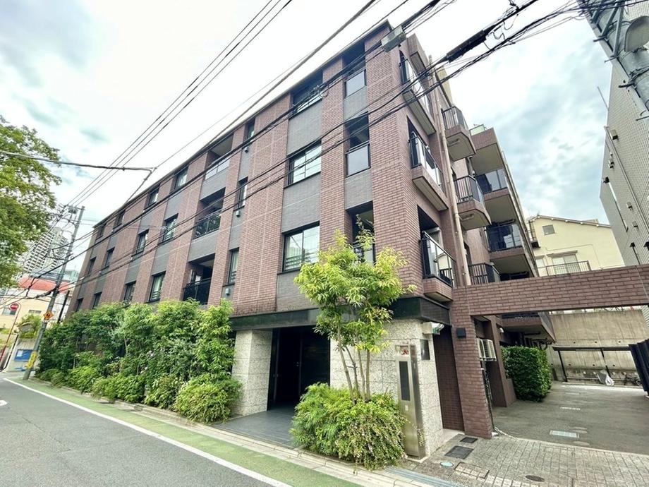2LDK apartment in Bunkyo Ward, Tokyo - Photo 1