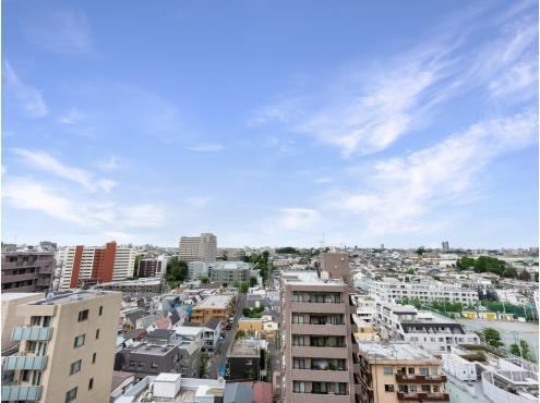 2LDK+S apartment in Meguro Ward, Tokyo - Photo 1