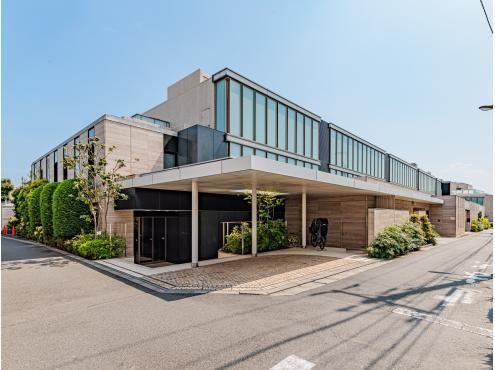 2LDK apartment in Shinjuku Ward, Tokyo - Photo 1