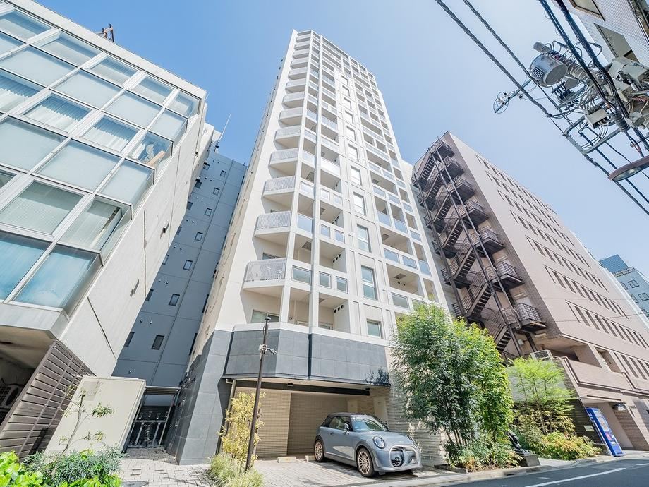 2LDK apartment in Chiyoda Ward, Tokyo - Photo 1