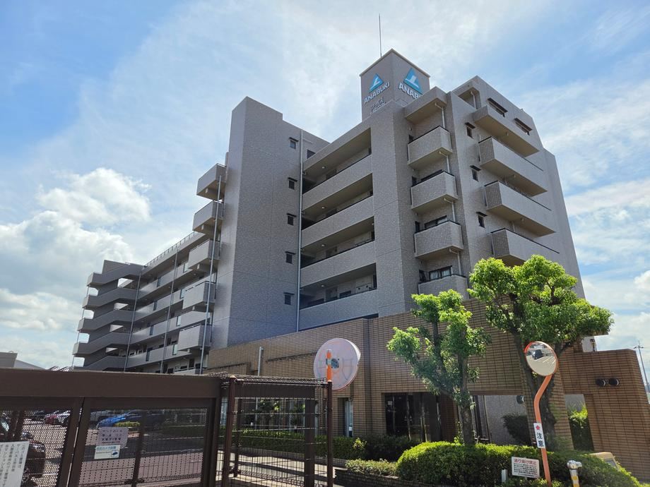 3LDK apartment in Matsuyama, Ehime - Photo 1