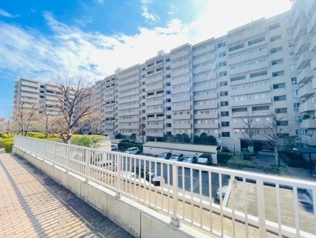 4LDK apartment in Koshigaya, Saitama - Photo 1