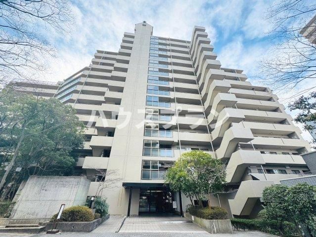 3LDK apartment in Neyagawa, Osaka - Photo 1