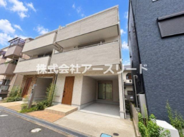 3LDK house in Toyonaka, Osaka - Photo 1
