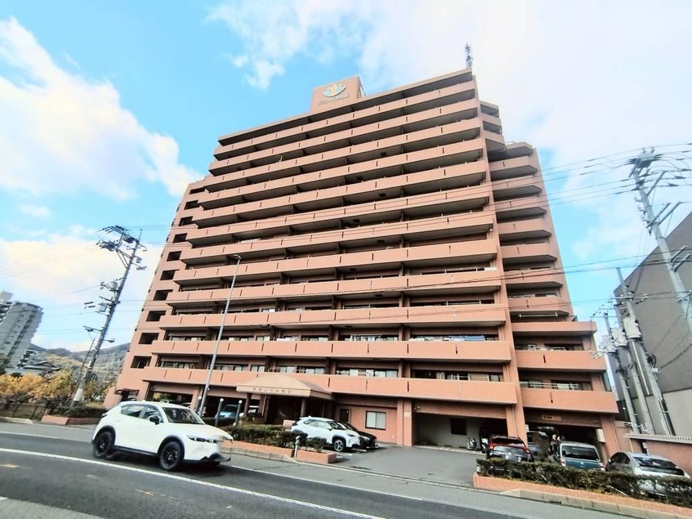 3LDK apartment in Asaminami Ward, Hiroshima - Photo 1