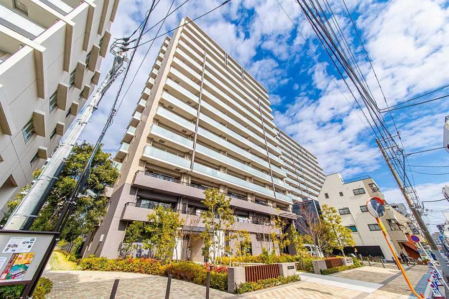 3LDK apartment in Koto Ward, Tokyo - Photo 1