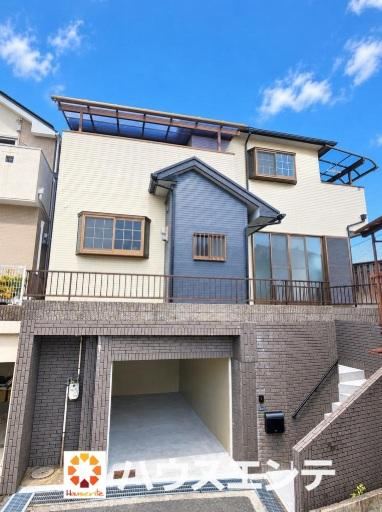4LDK house in Mino, Osaka - Photo 1