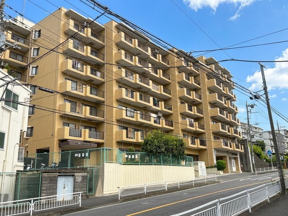 3LDK apartment in Isogo Ward, Yokohama, Kanagawa - Photo 1