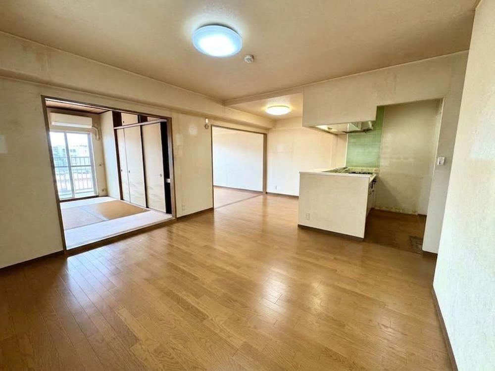 3LDK apartment in Nishinomiya, Hyogo - Photo 1