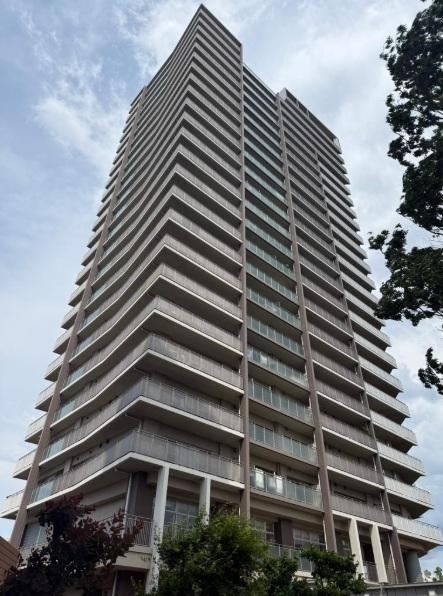 2LDK+S apartment in Hirakata, Osaka - Photo 1