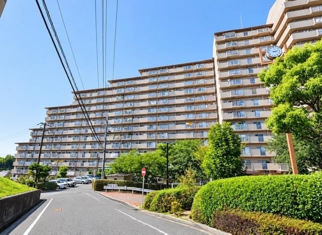 3LDK+S apartment in Hirakata, Osaka - Photo 1