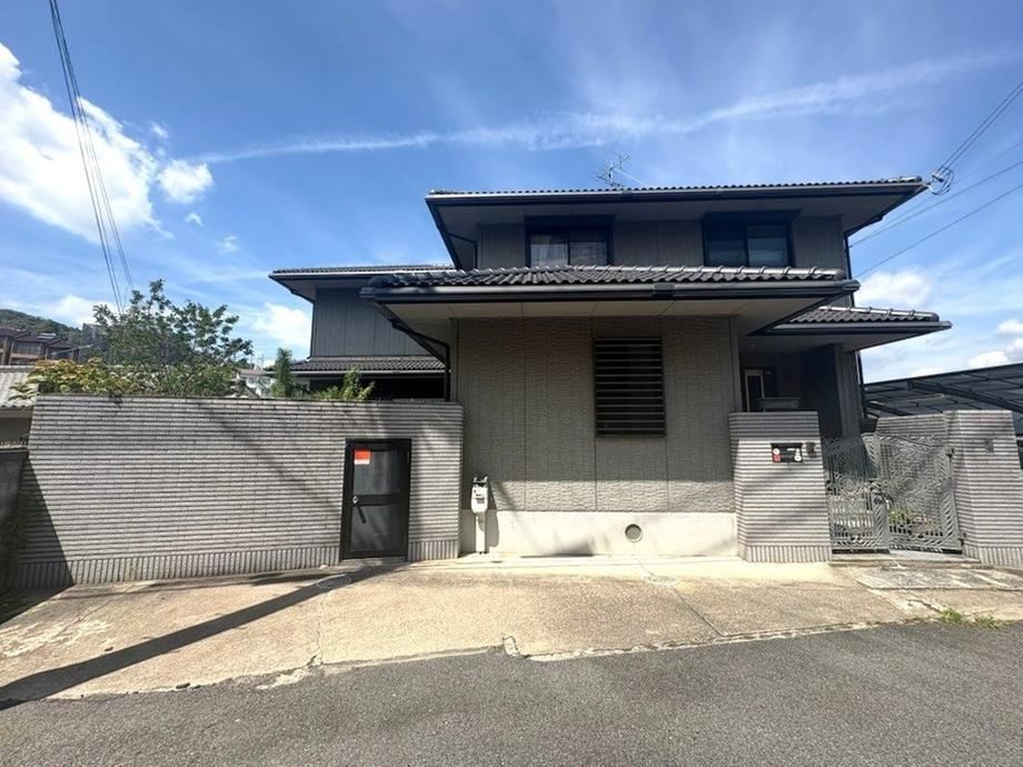 6LDK house in Ikoma, Nara - Photo 1