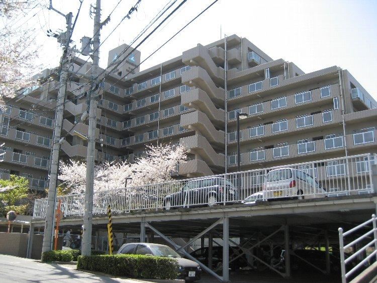 4LDK apartment in Matsuyama, Ehime - Photo 1
