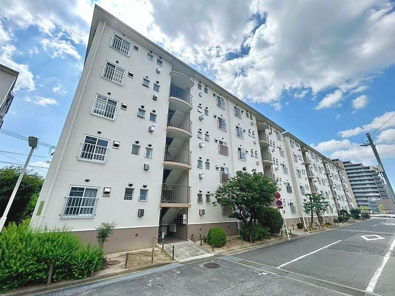 2DK apartment in Shimamoto, Mishima District, Osaka - Photo 1
