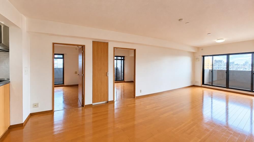 2LDK apartment in Joto Ward, Osaka - Photo 1