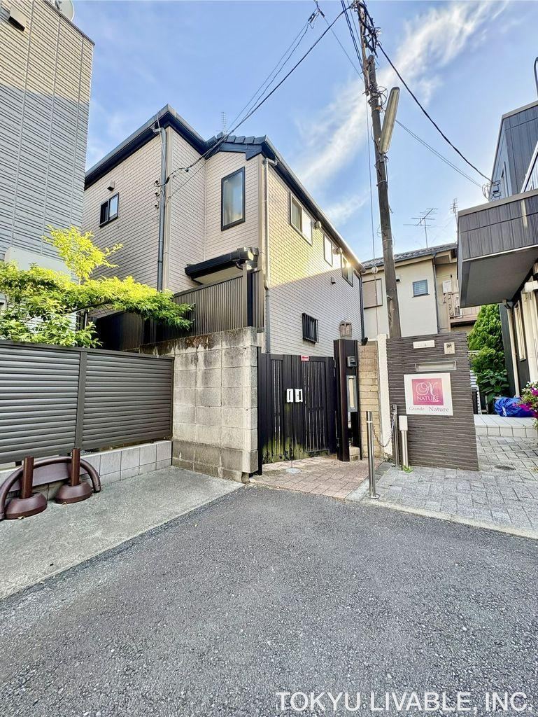 5LDK house in Setagaya Ward, Tokyo - Photo 1