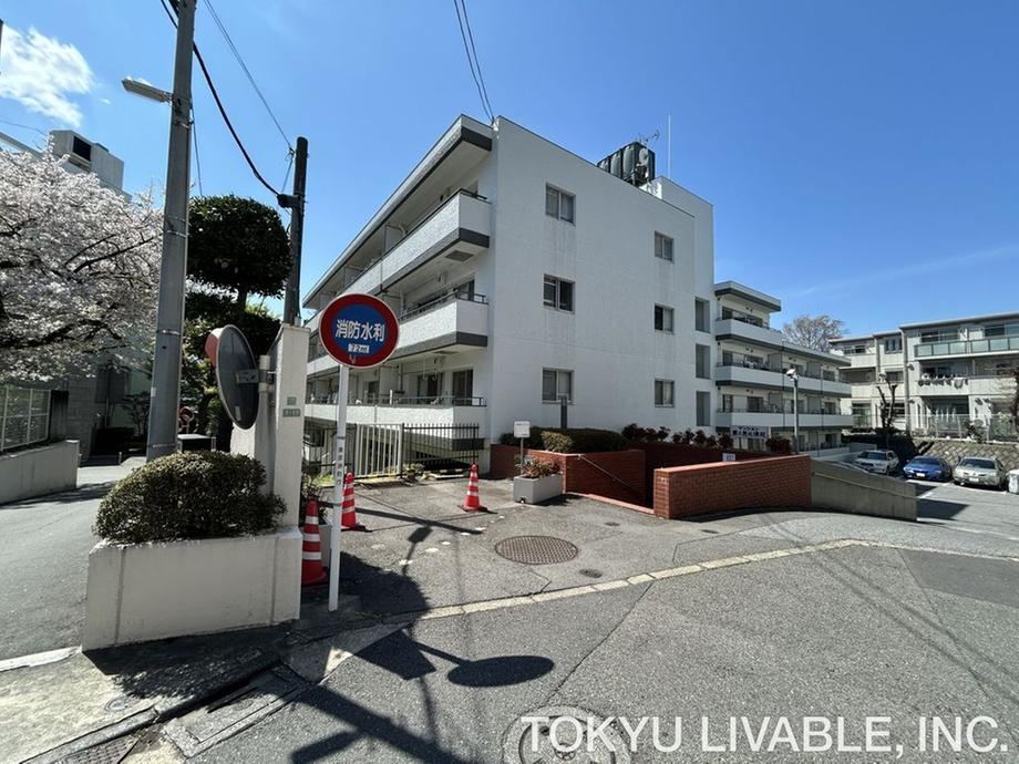 1LDK apartment in Meguro Ward, Tokyo - Photo 1