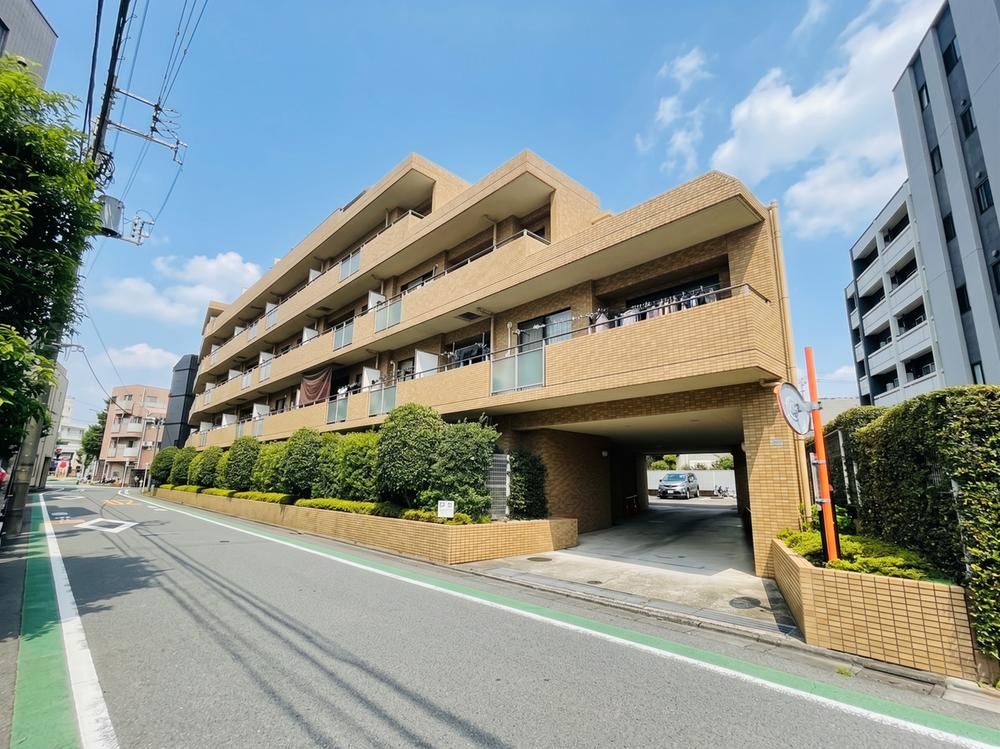 3LDK apartment in Meguro Ward, Tokyo - Photo 1