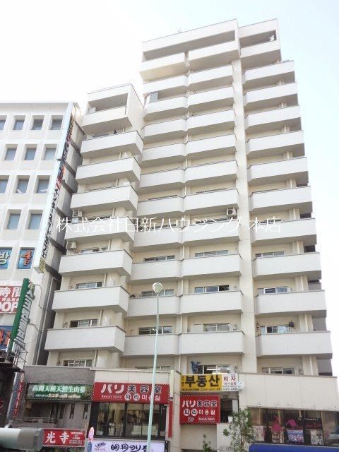 1LDK apartment in Shinjuku Ward, Tokyo - Photo 1