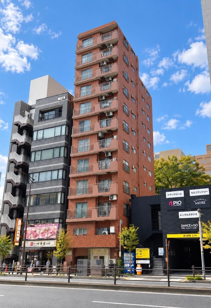 2LDK apartment in Minato Ward, Tokyo - Photo 1