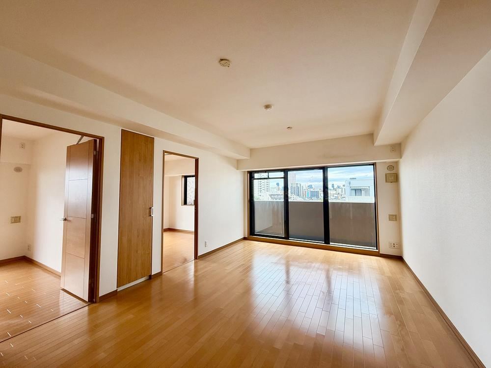 2LDK apartment in Joto Ward, Osaka - Photo 1