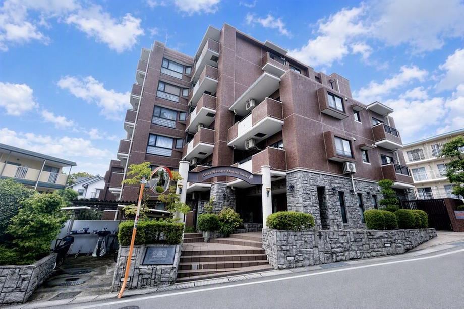 2LDK+S apartment in Asao Ward, Kawasaki, Kanagawa - Photo 1